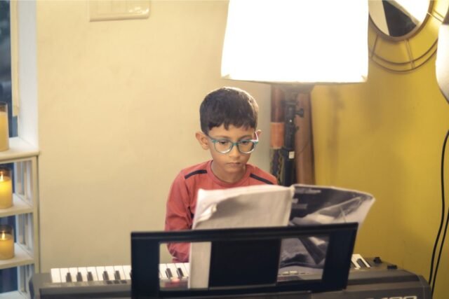 https://test.rainbowbridgeschool.com/wp-content/uploads/2024/12/music-program-rainbowbridge-bangalore-640x427.jpg