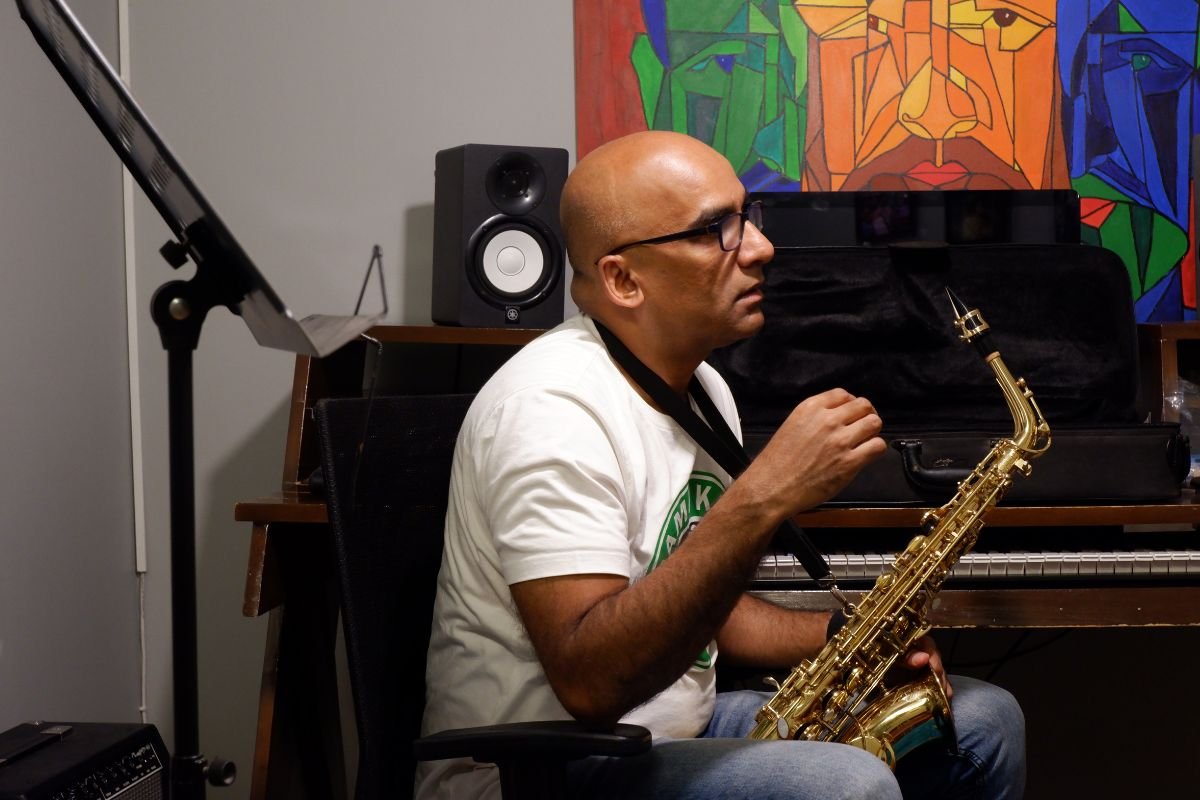 https://test.rainbowbridgeschool.com/wp-content/uploads/2024/12/saxophone-classes-bangalore-.jpg