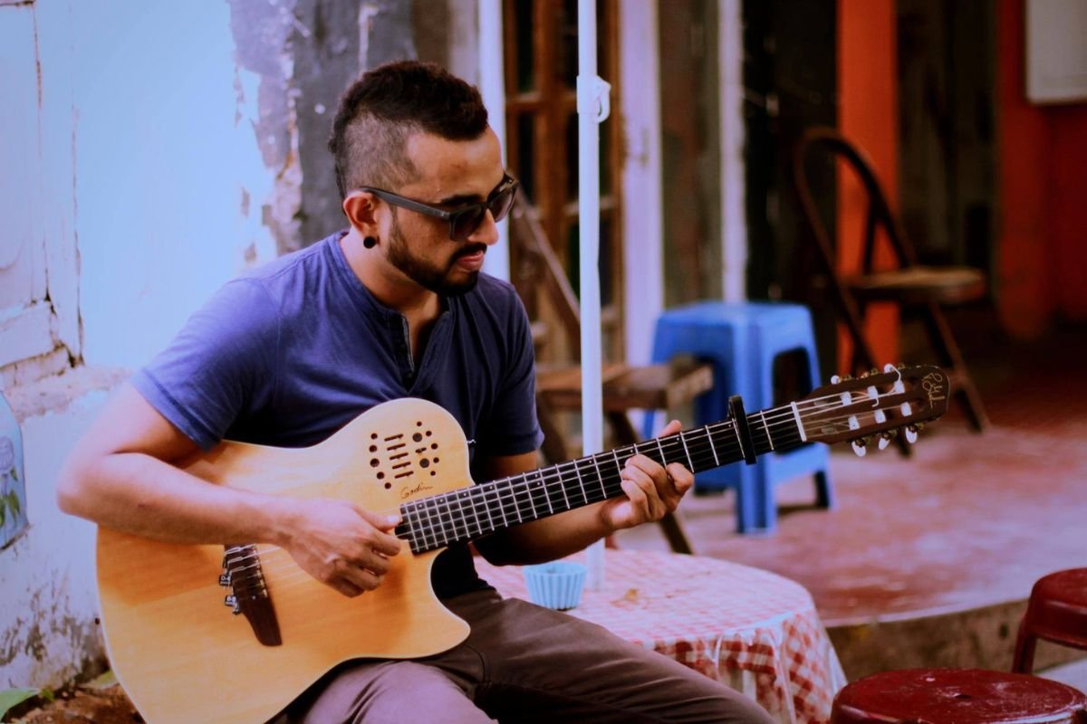 https://test.rainbowbridgeschool.com/wp-content/uploads/2025/01/1200800-guitar-advanced-classes-bangalore-kids-rainbow-bridge-music-school-1.jpg