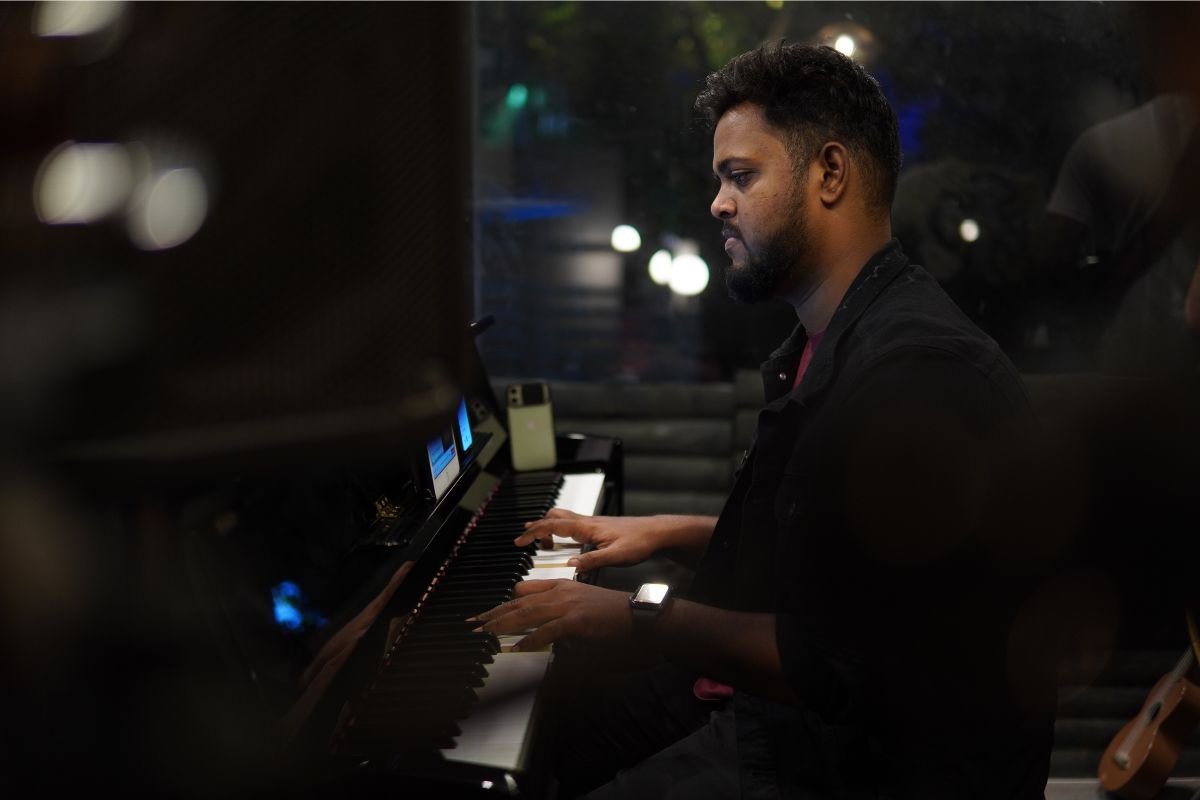 https://test.rainbowbridgeschool.com/wp-content/uploads/2025/01/1200800-keyboard-classes-bangalore-rainbow-bridge-music-school.jpg
