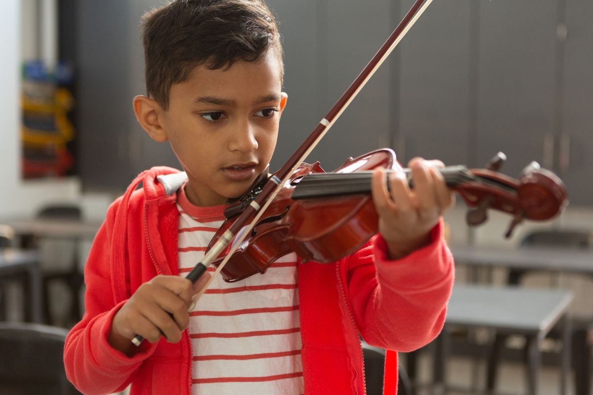 https://test.rainbowbridgeschool.com/wp-content/uploads/2025/01/1200800-violin-beginners-bangalore-kids-rainbow-bridge-music-school.jpg