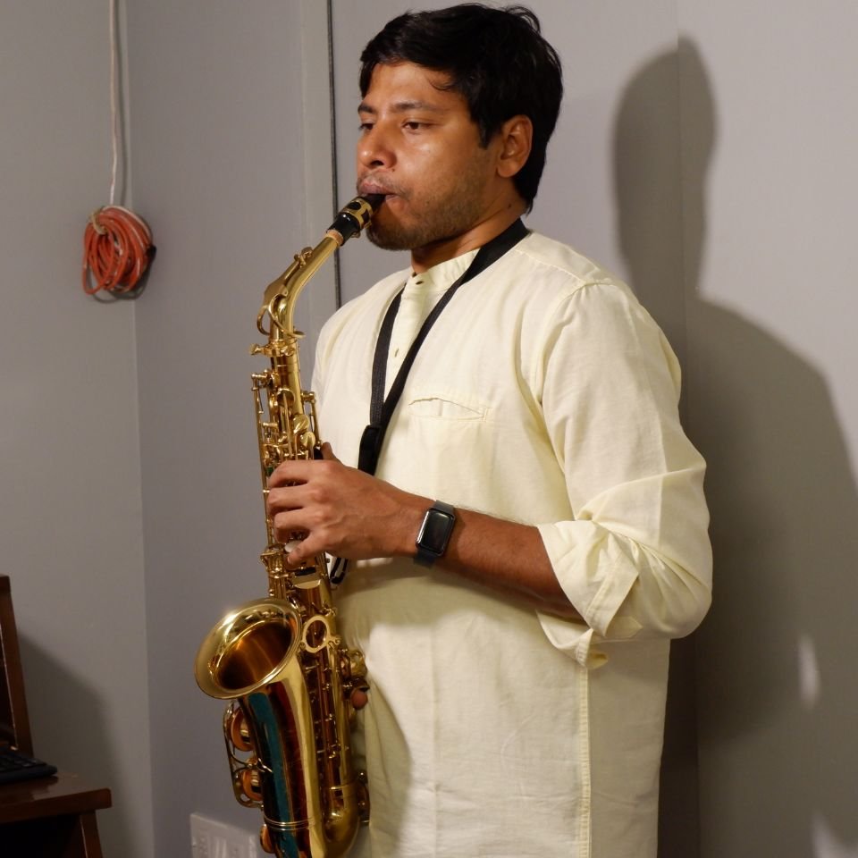 https://test.rainbowbridgeschool.com/wp-content/uploads/2025/01/900900-rb-student-sax.jpg